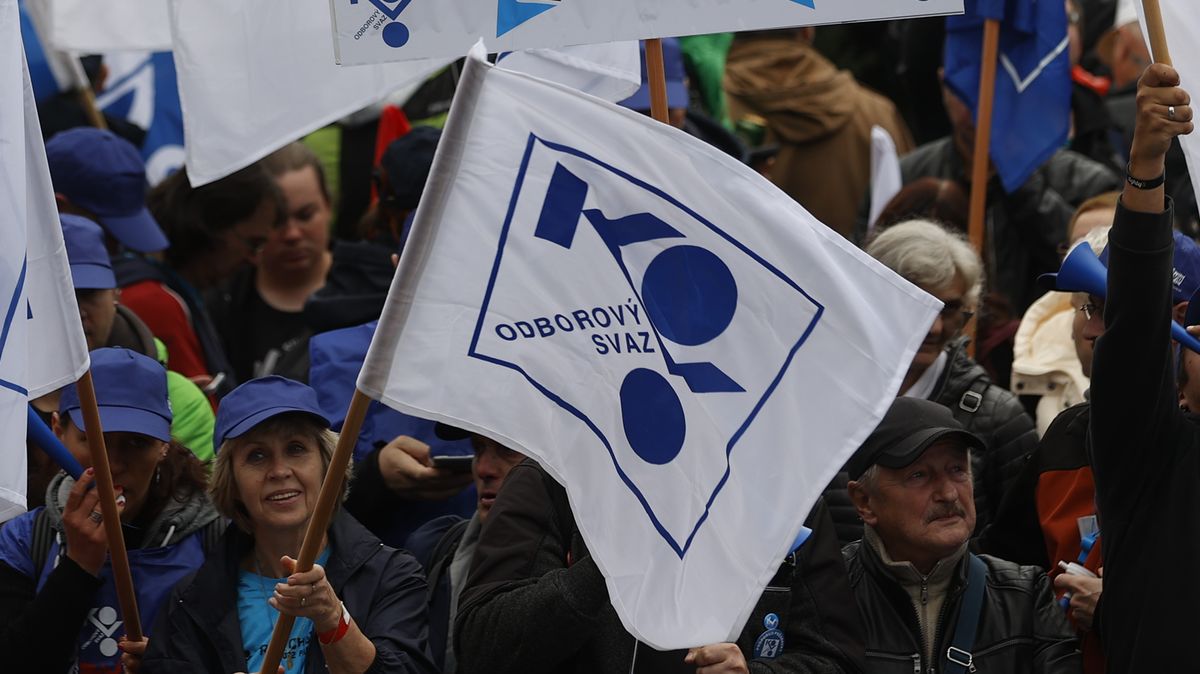 Odboráři chystají protest před sídlem vlády, ta bude na opačném konci Česka